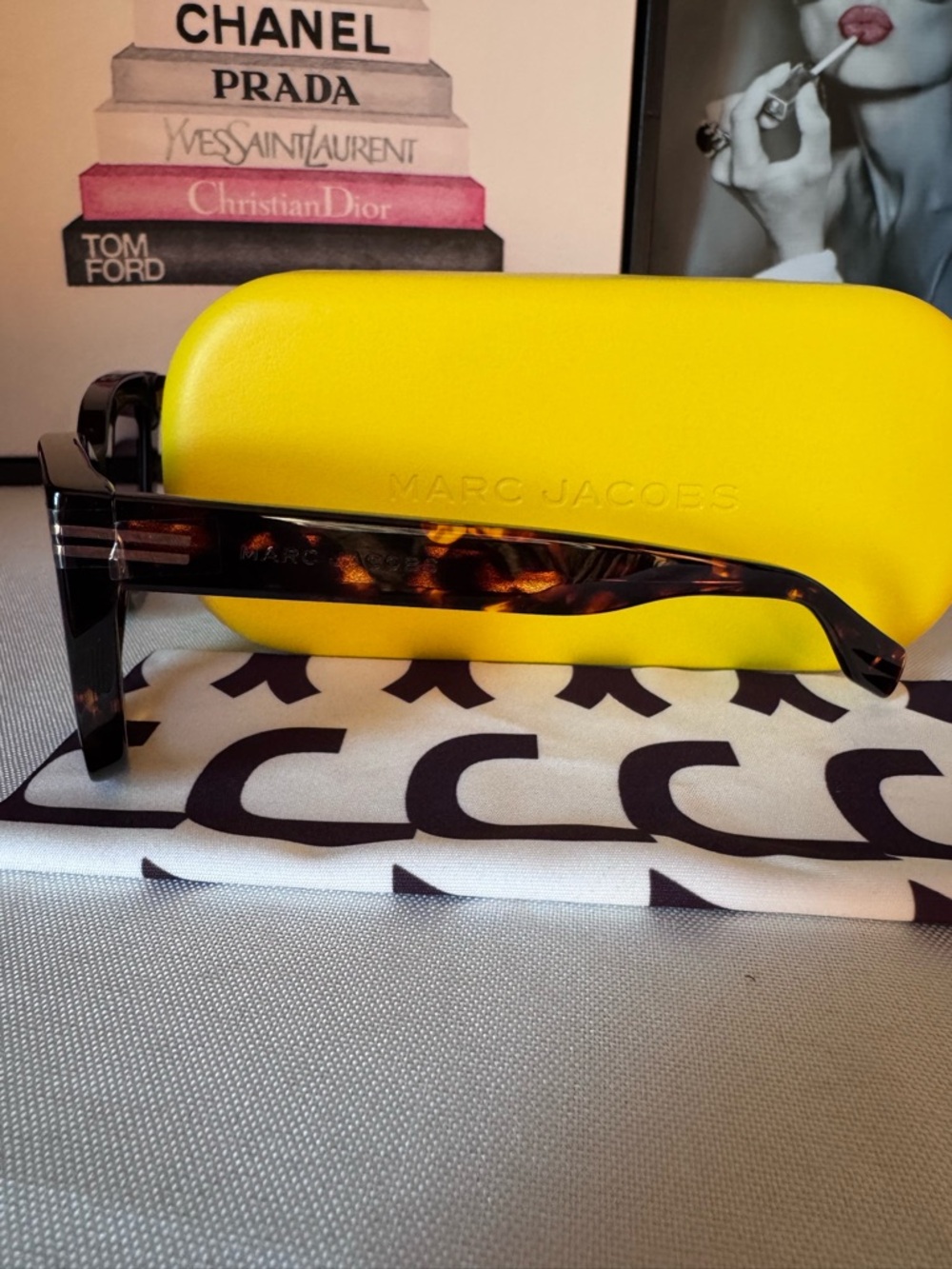 Marc Jacobs Tortoiseshell Frame Sunglasses with Yellow Case. NWOT - Picture 2 of 7